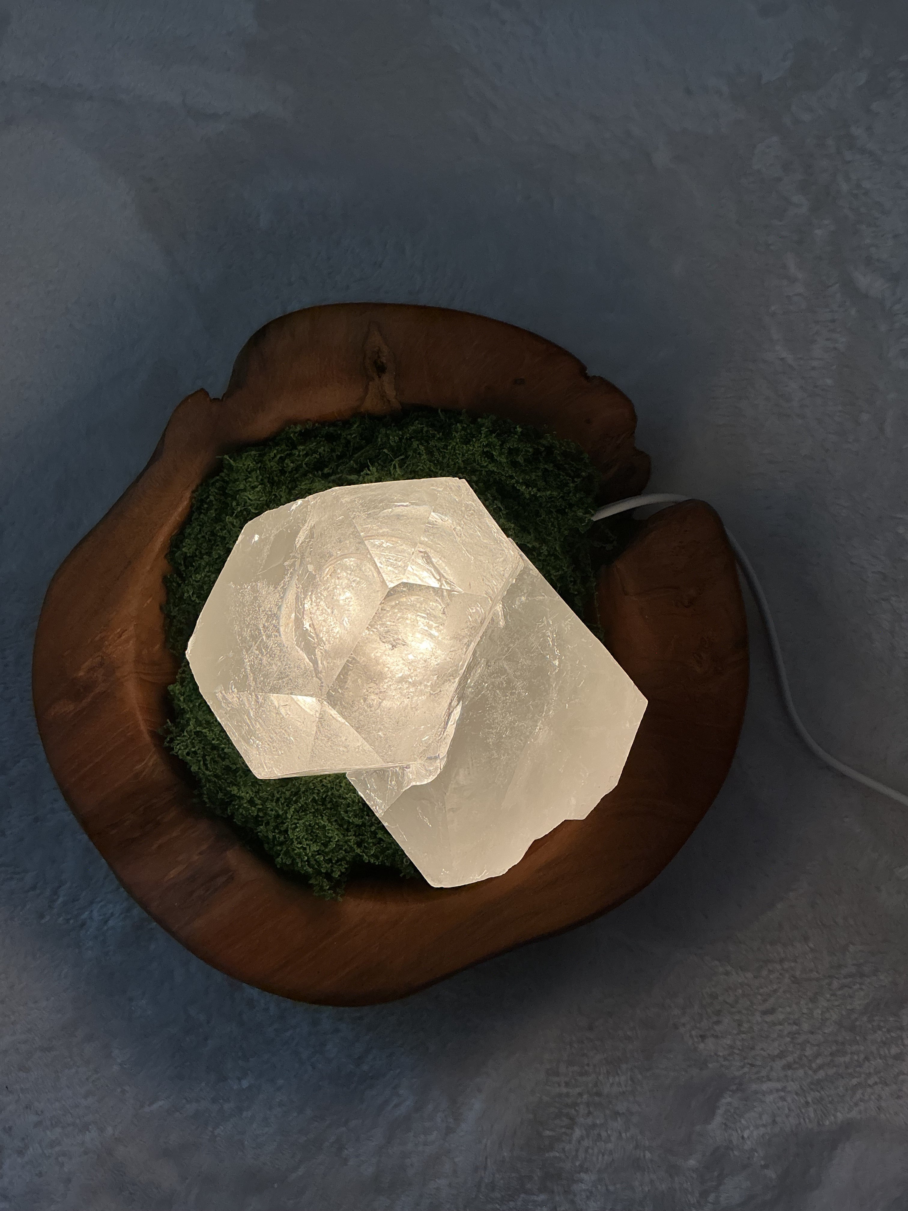 Bergkristall Rohstein Lampe inkl.Teakholzschale