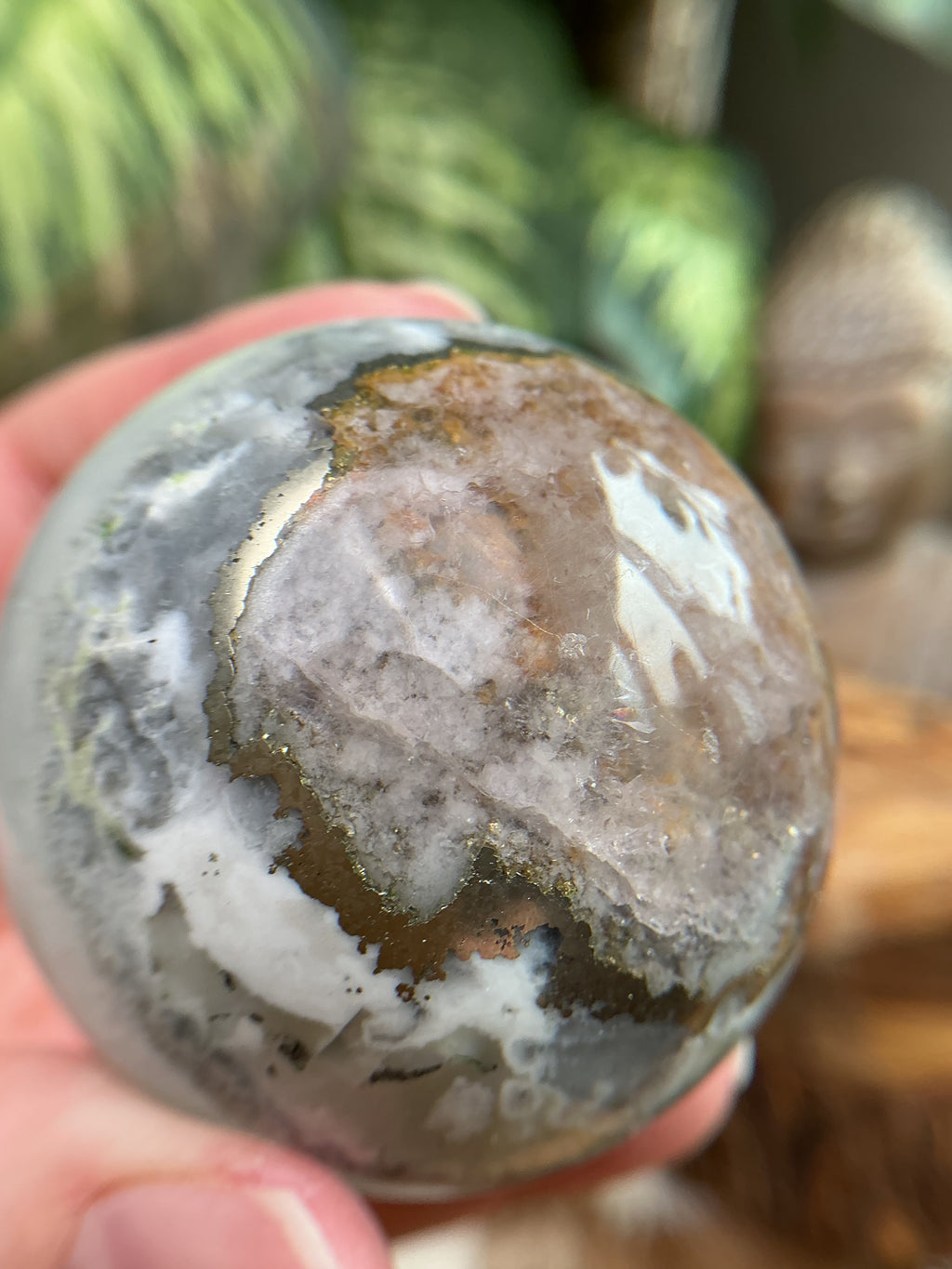 Fluorit mit Pyrit und golden Healer Kugel