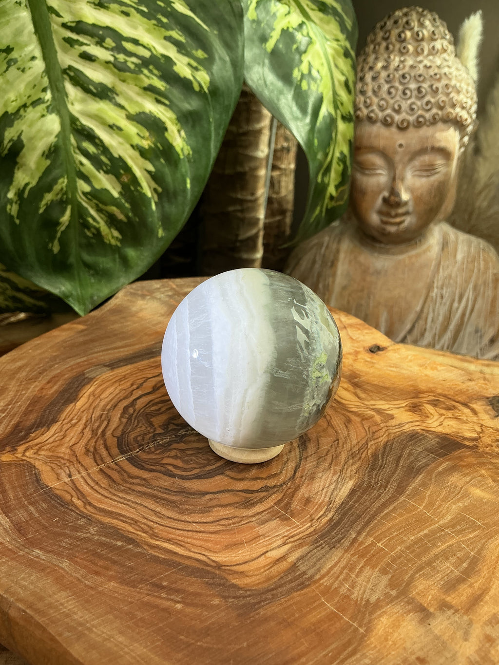 Fluorit mit Pyrit und golden Healer Kugel
