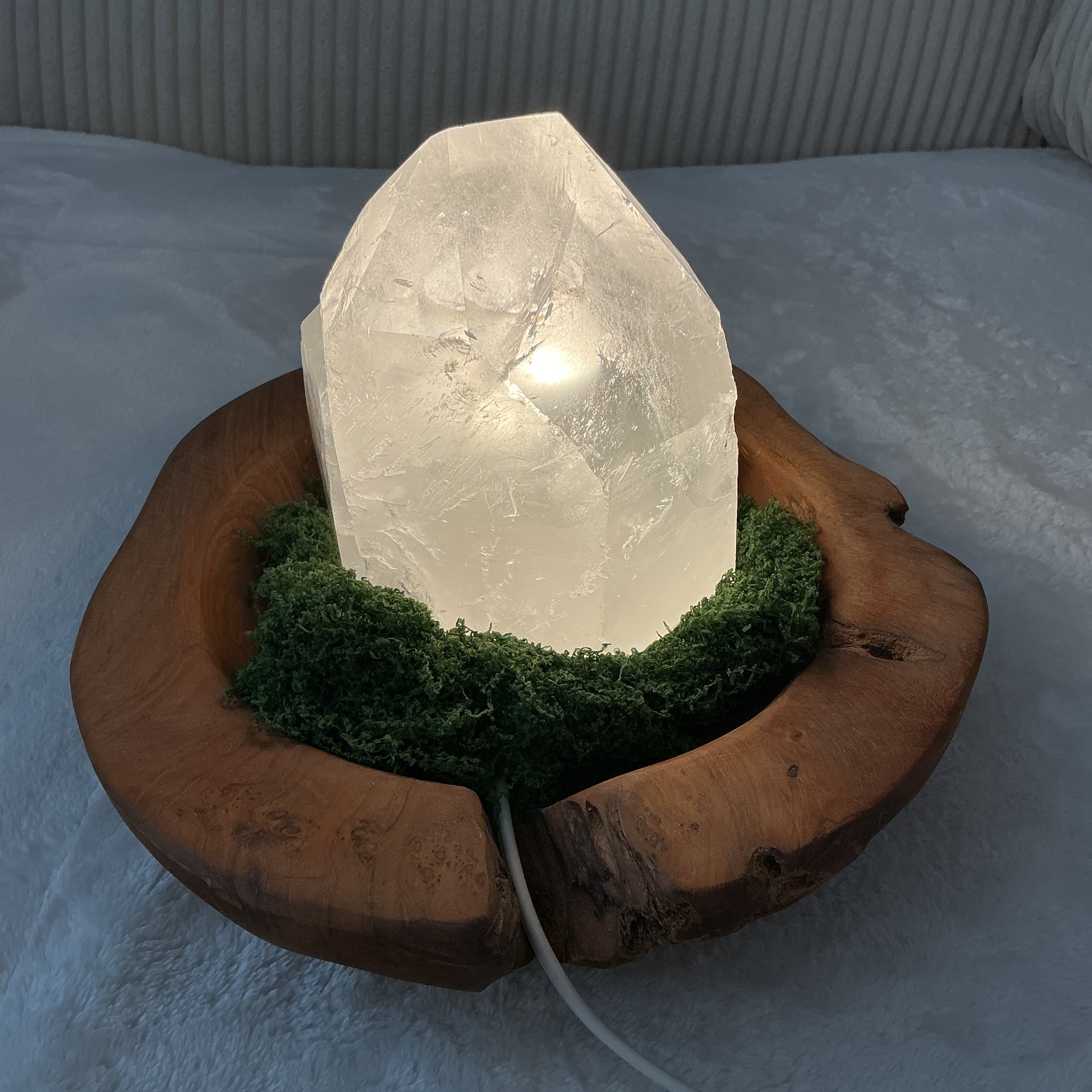 Bergkristall Rohstein Lampe inkl.Teakholzschale B-Ware