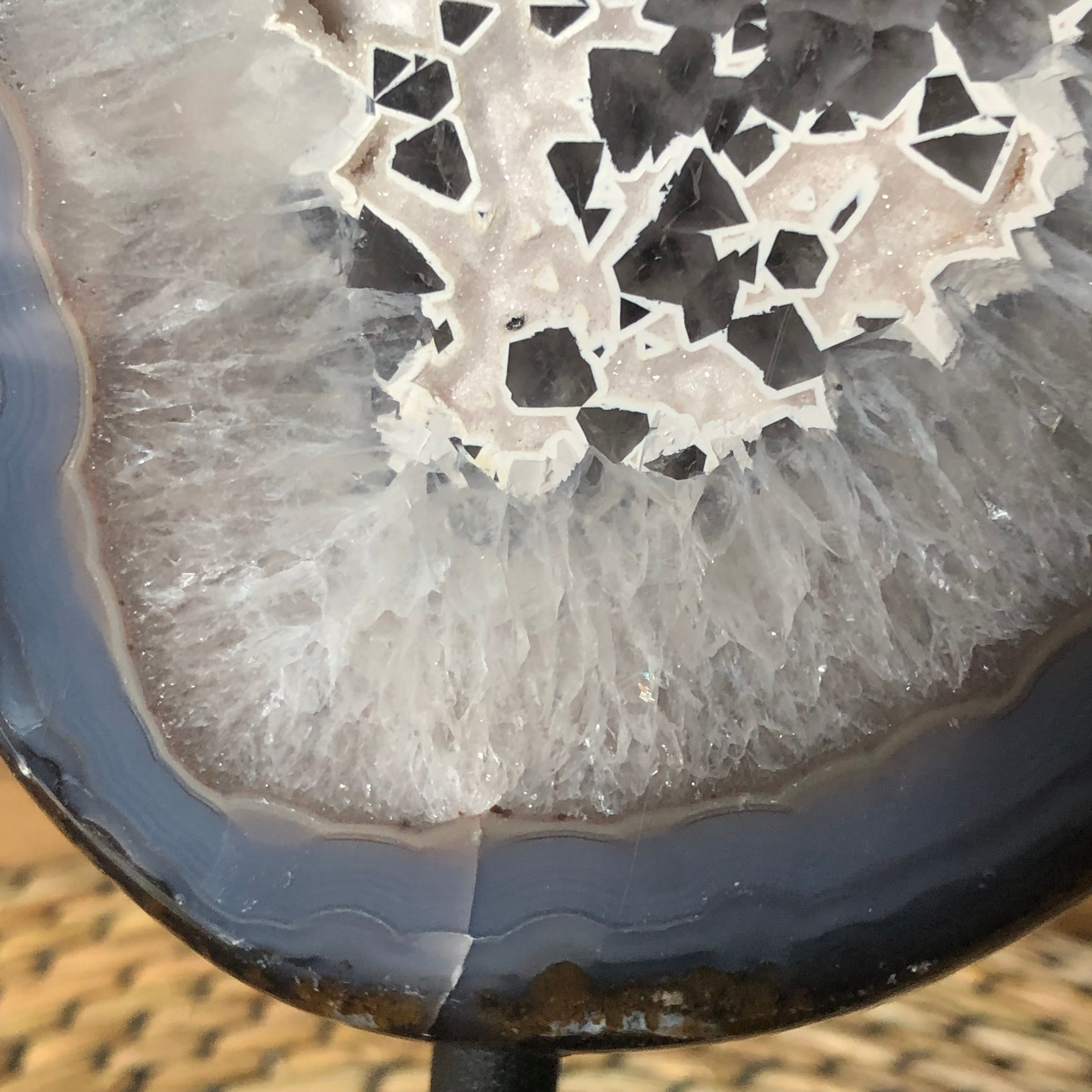 Achat mit Druse auf Stand