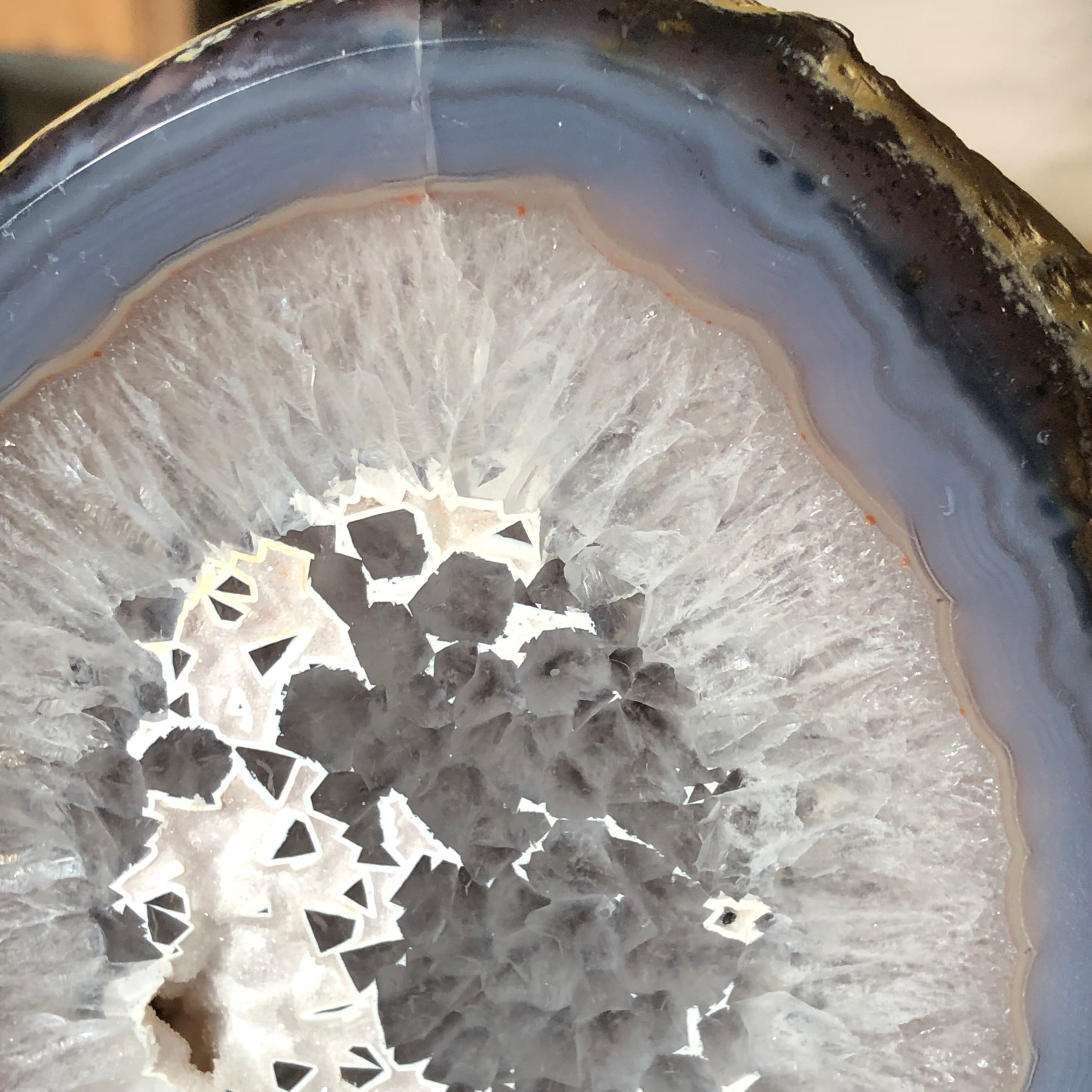 Achat mit Druse auf Stand