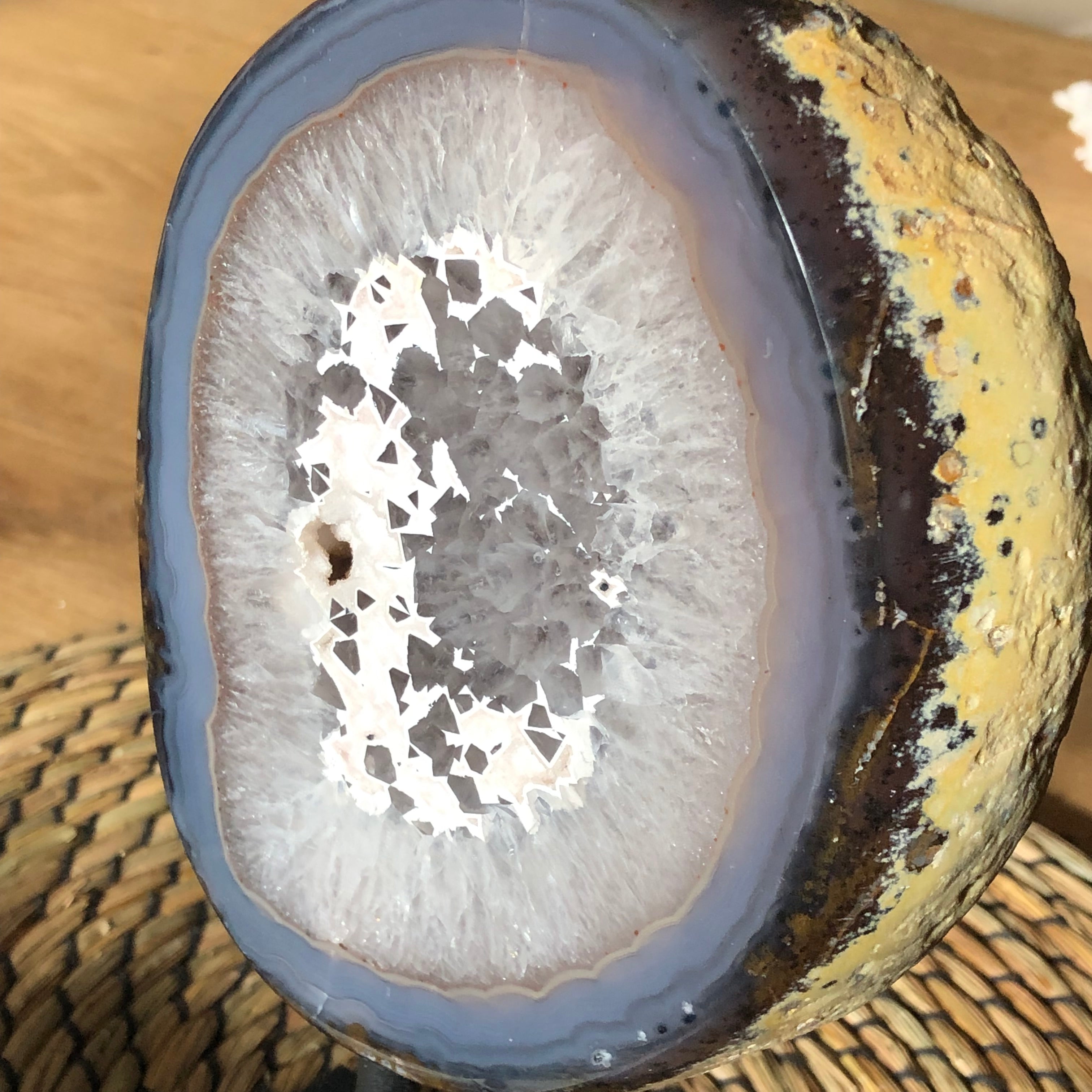 Achat mit Druse auf Stand