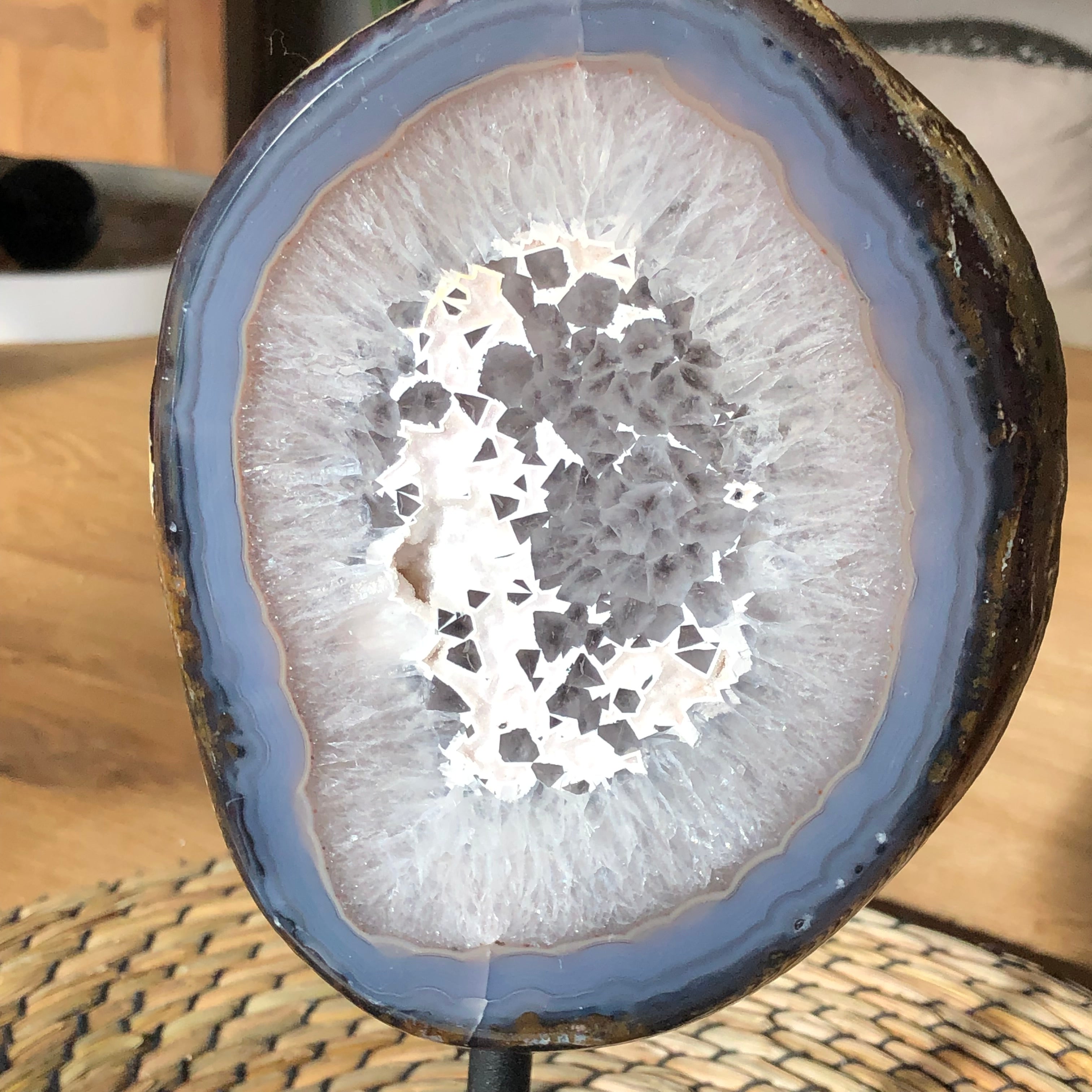 Achat mit Druse auf Stand