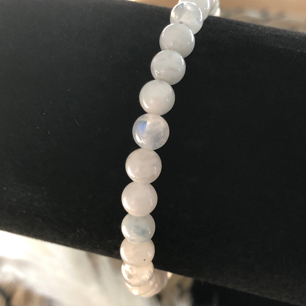 Regenbogen Mondstein Armband mit blauem Flash