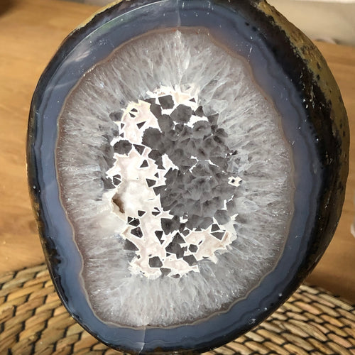 Achat mit Druse auf Stand