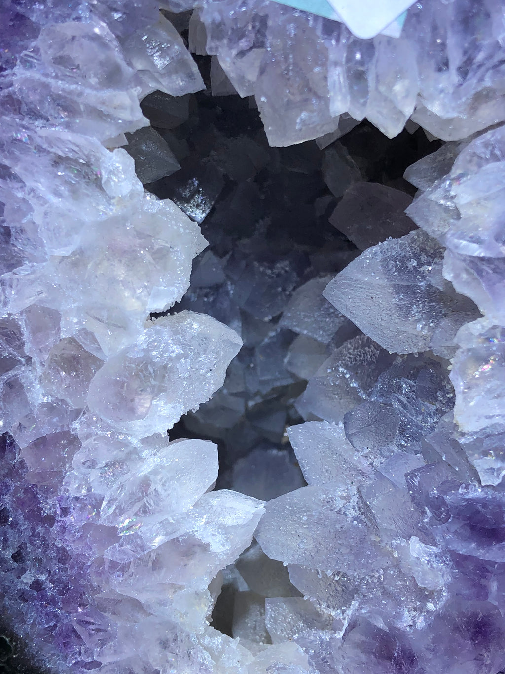 Amethyst Kathedrale mit Zuckerüberzug und Petroleum Quarz