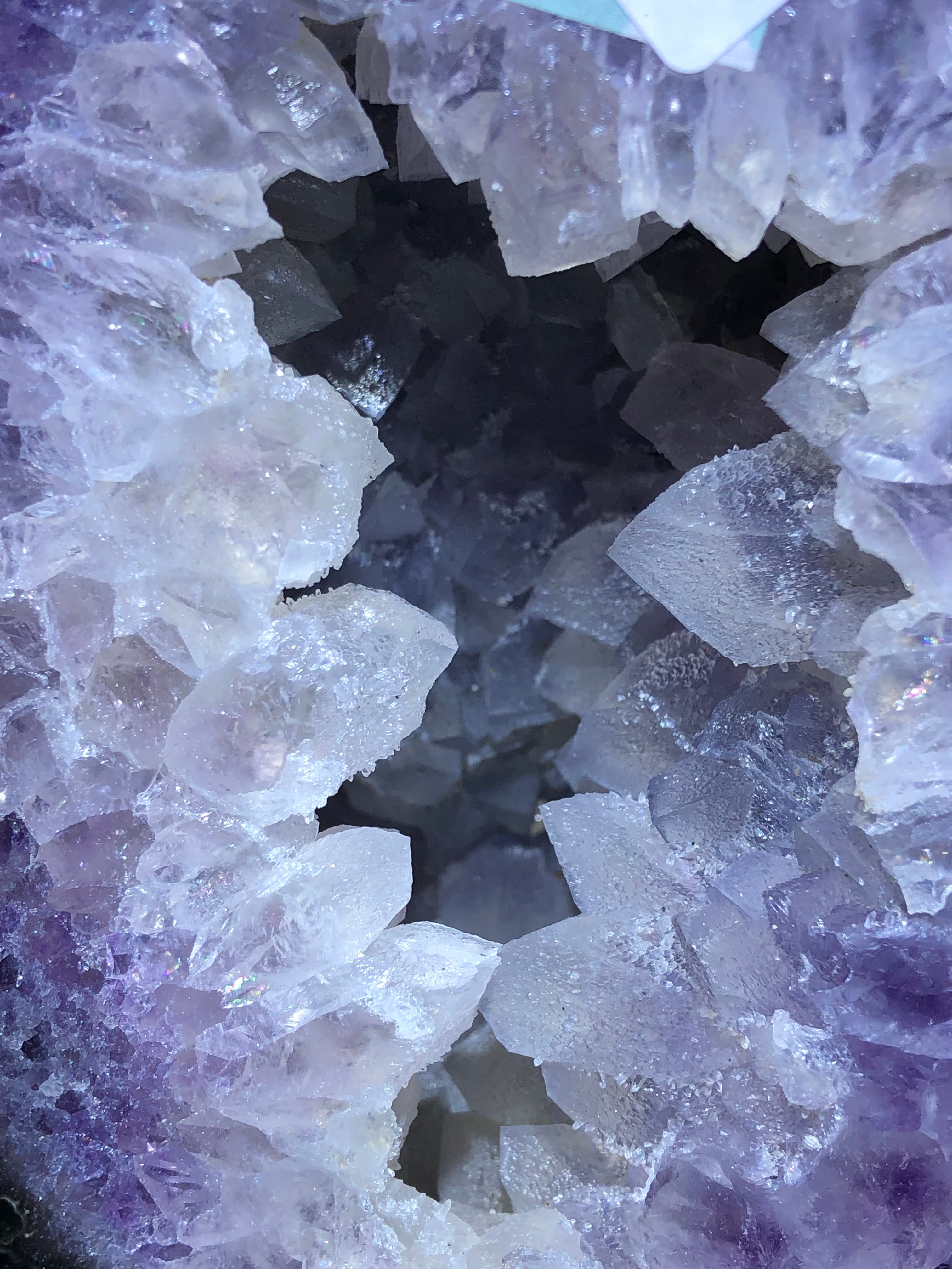 Amethyst Kathedrale mit Zuckerüberzug und Petroleum Quarz
