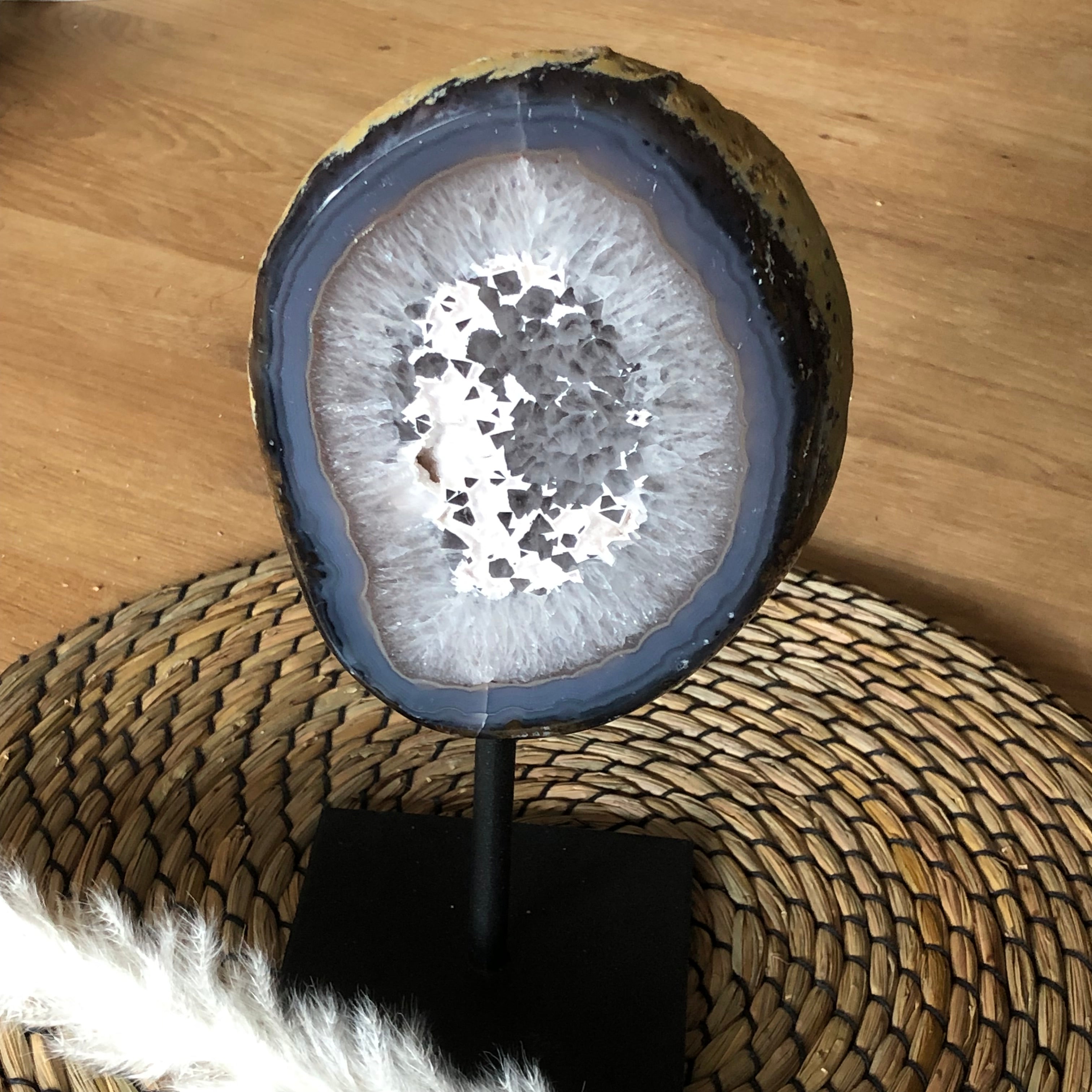 Achat mit Druse auf Stand