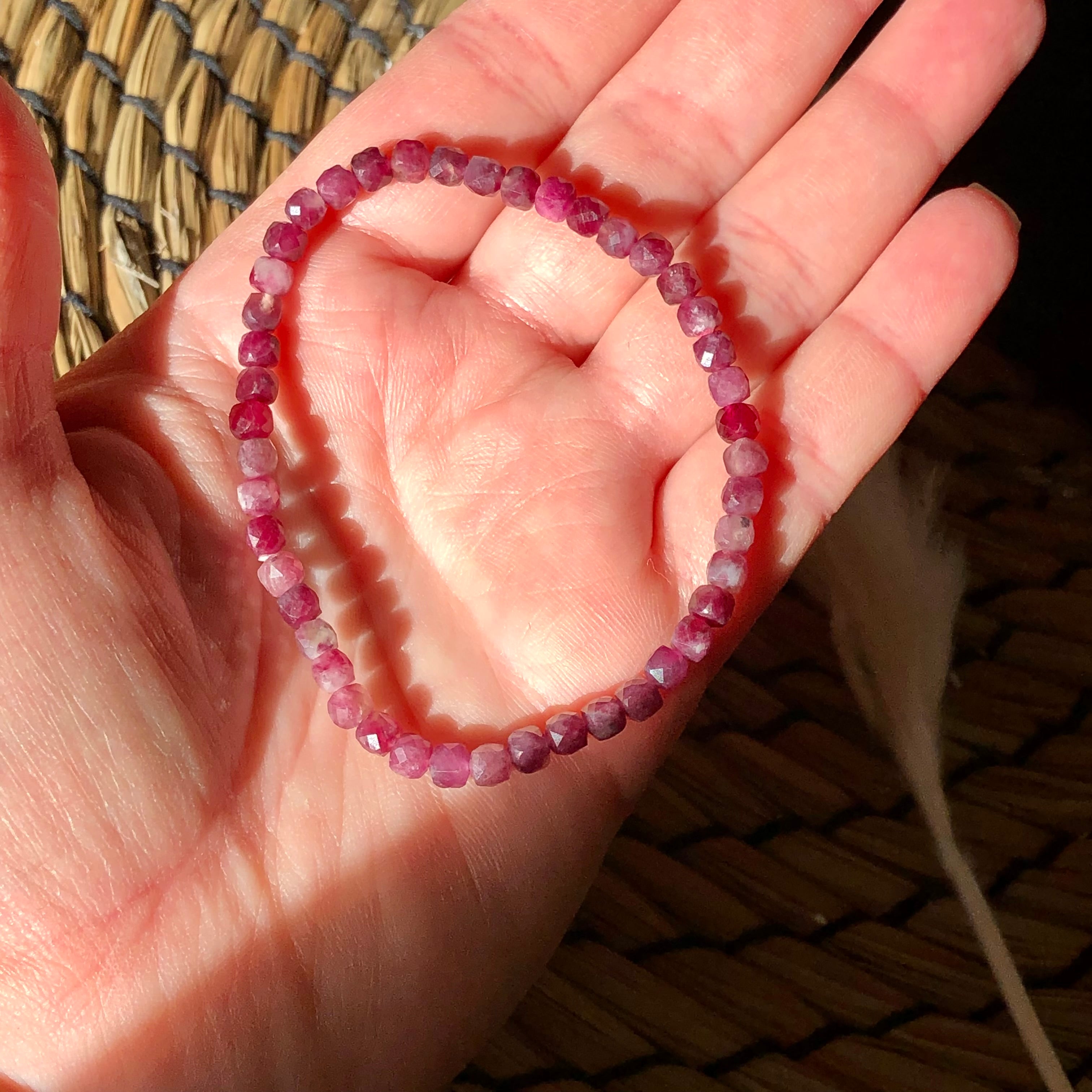 Pinkes Turmalin Würfelarmband facettiert