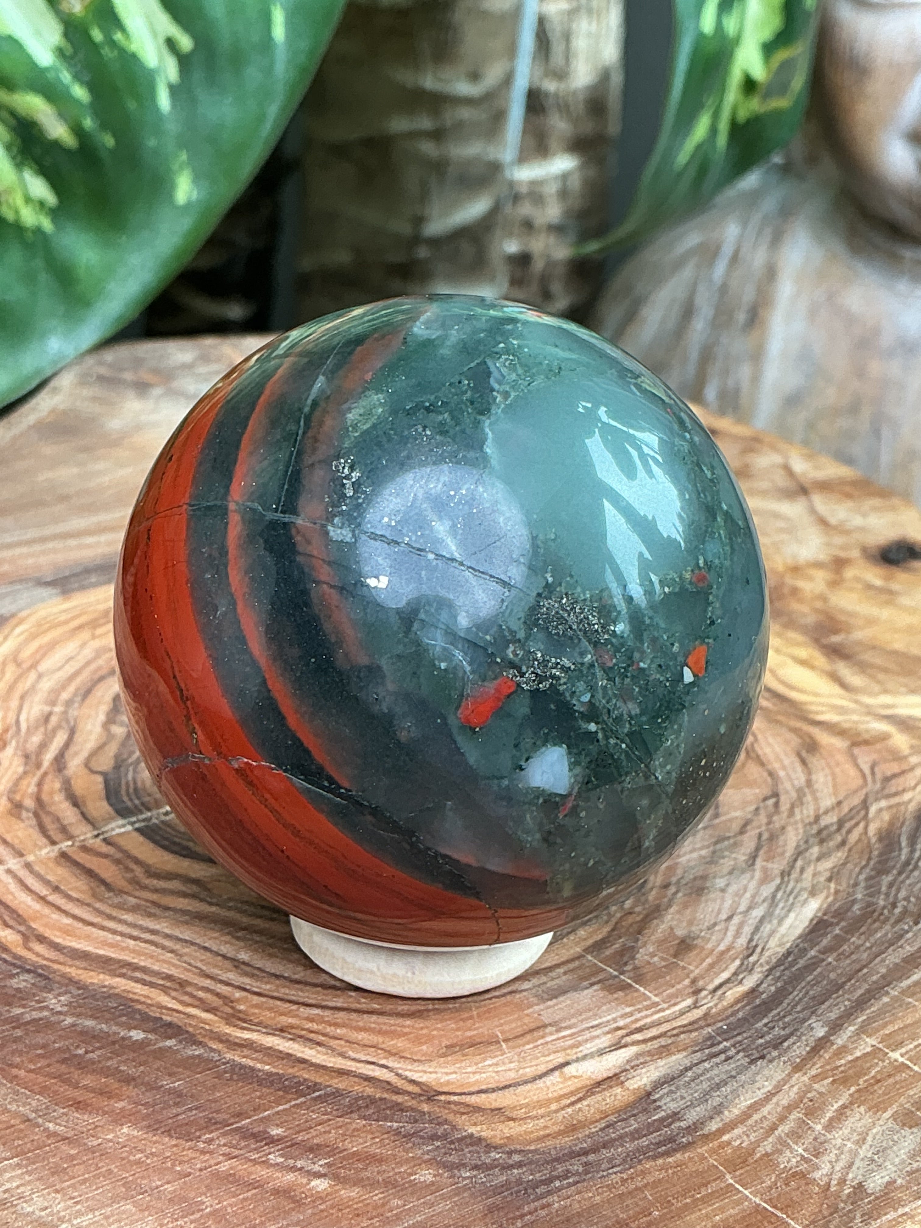 Drachenblutjaspis mit Pyrit