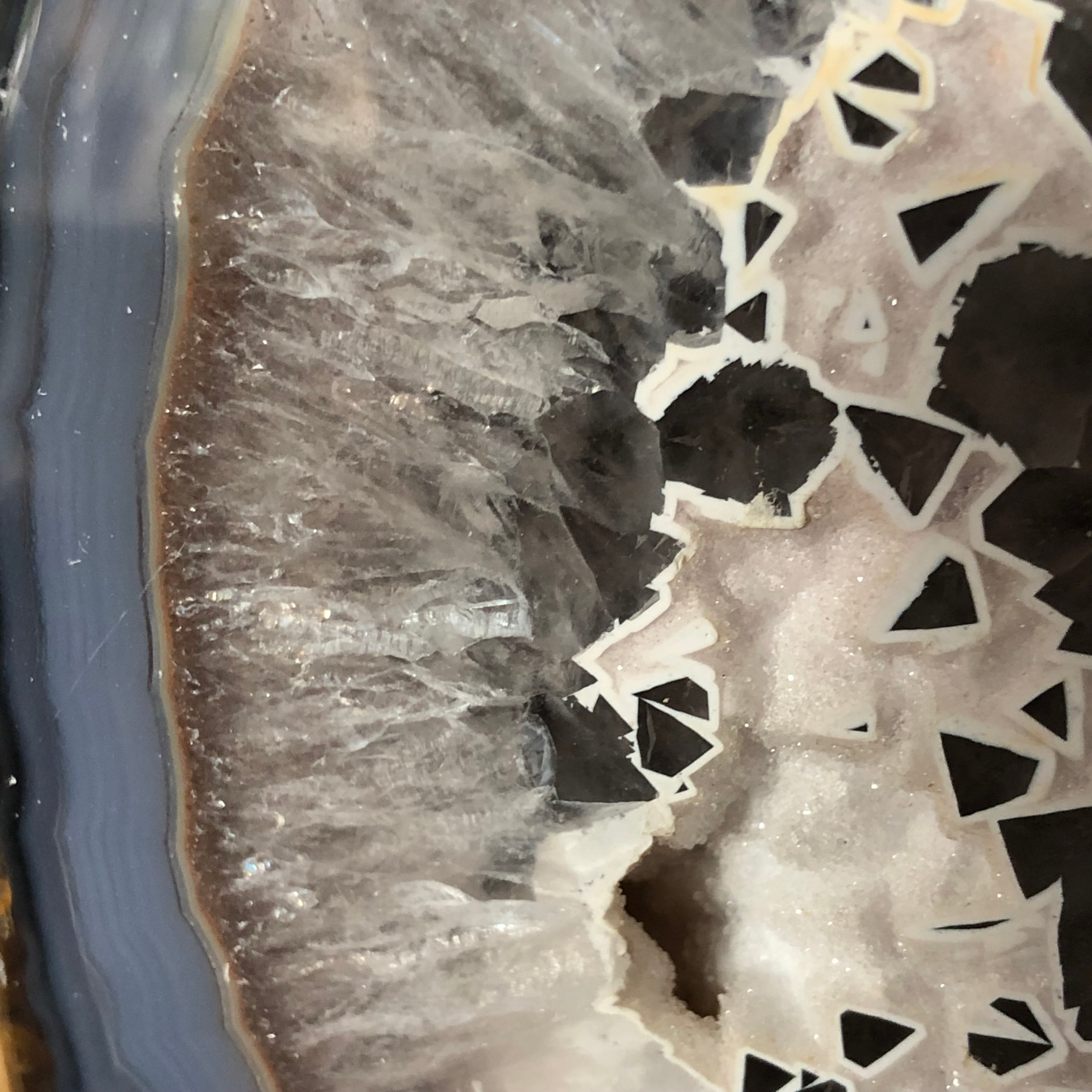 Achat mit Druse auf Stand