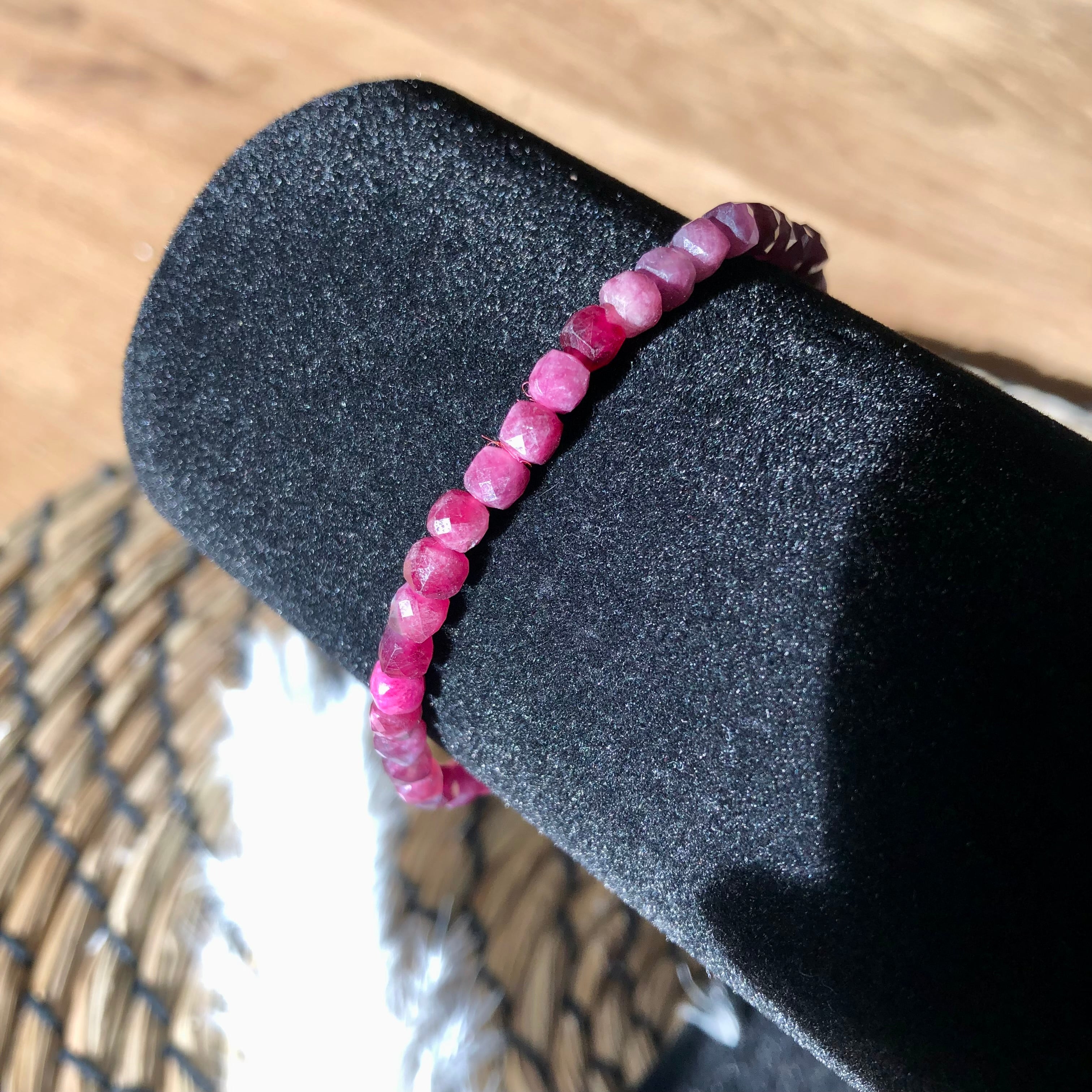 Pinkes Turmalin Würfelarmband facettiert