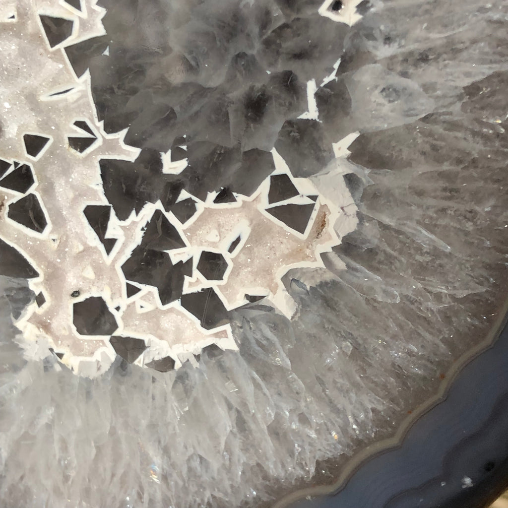 Achat mit Druse auf Stand