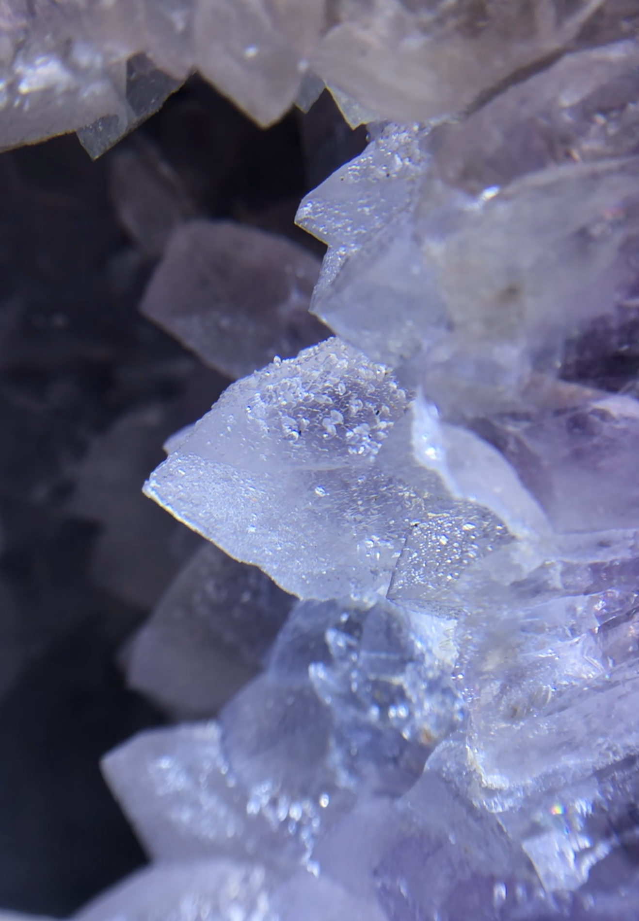 Amethyst Kathedrale mit Zuckerüberzug und Petroleum Quarz