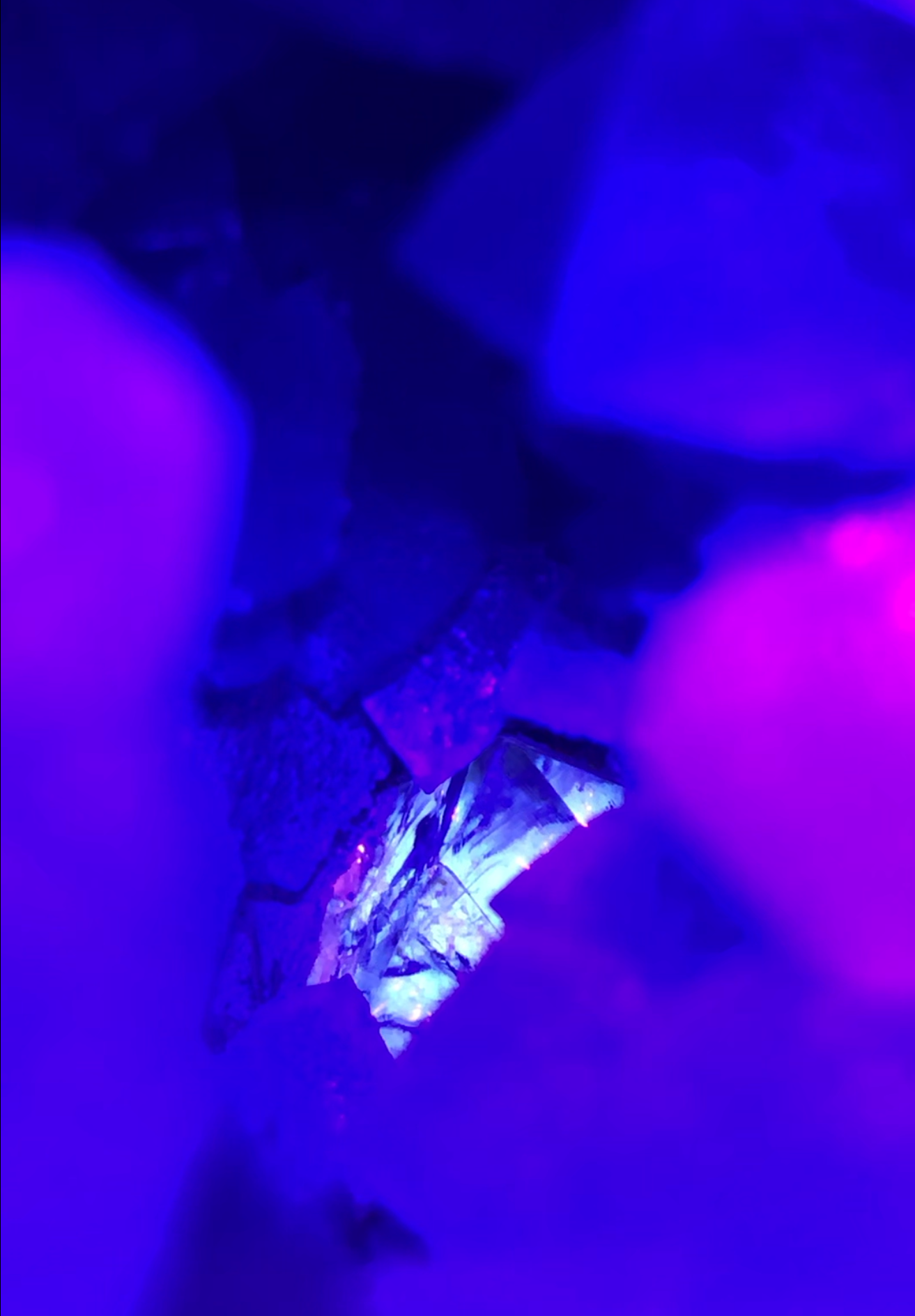 Amethyst Kathedrale mit Zuckerüberzug und Petroleum Quarz