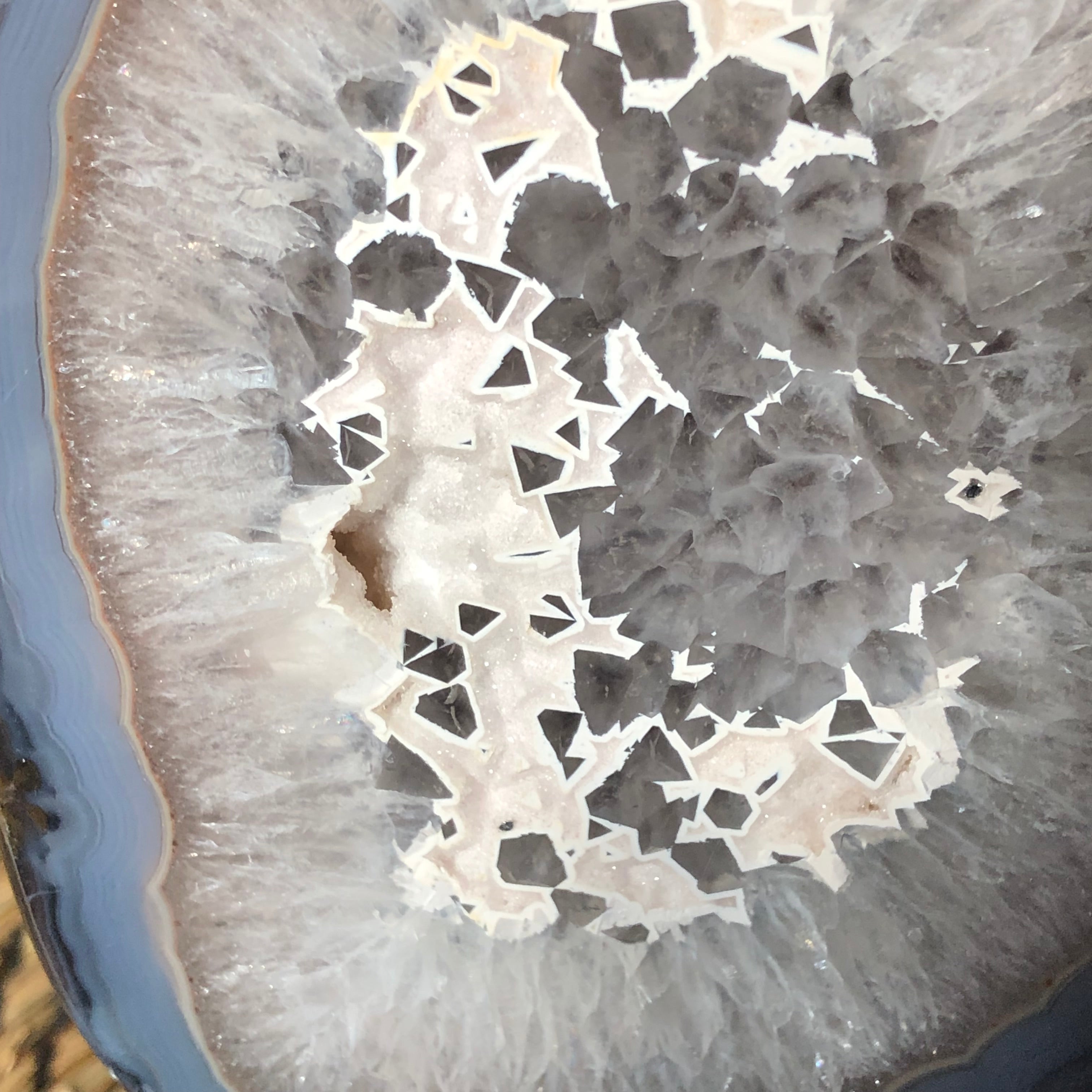 Achat mit Druse auf Stand