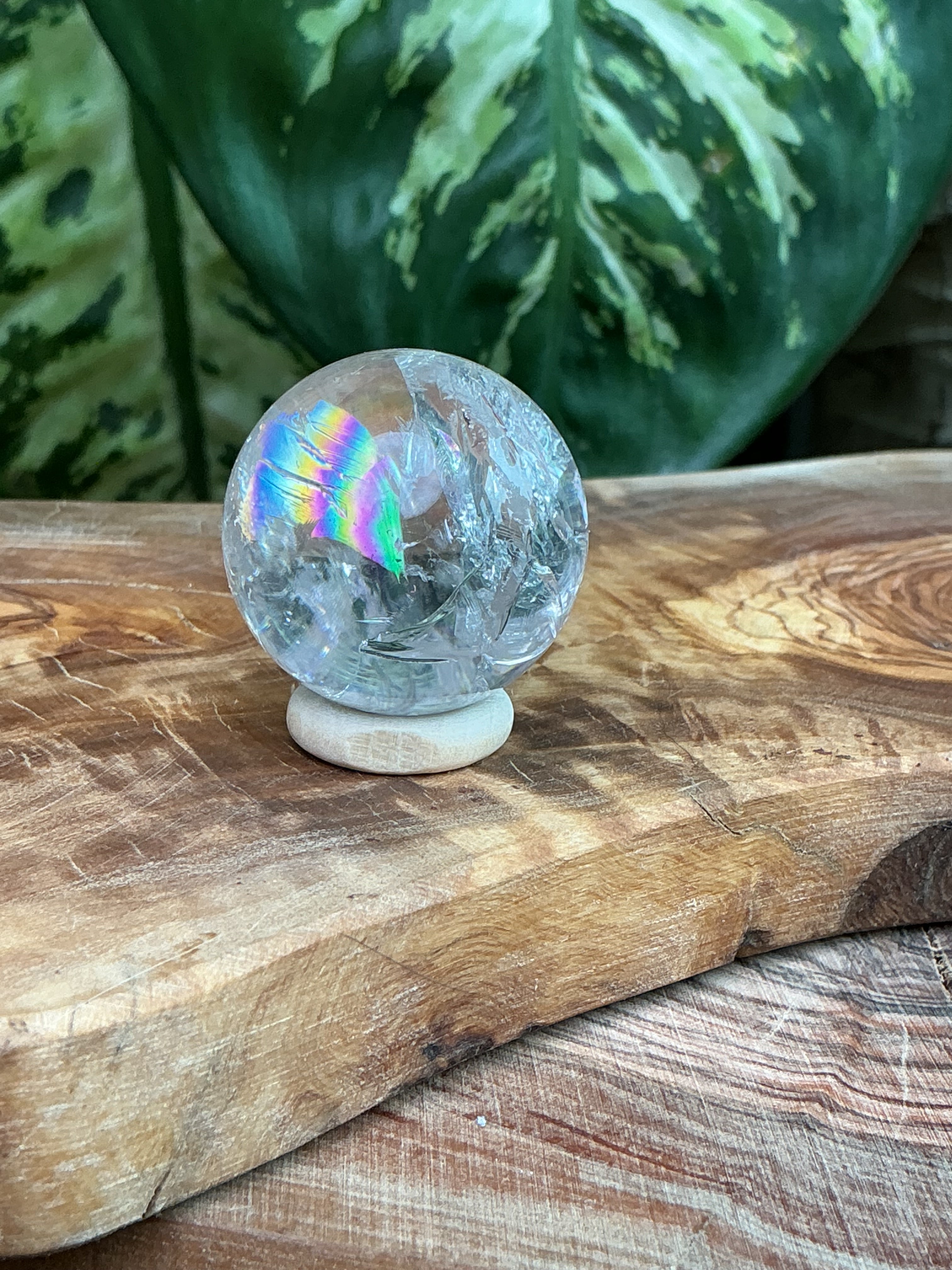 Bergkristall Kugel mit Regenbögen B-Ware