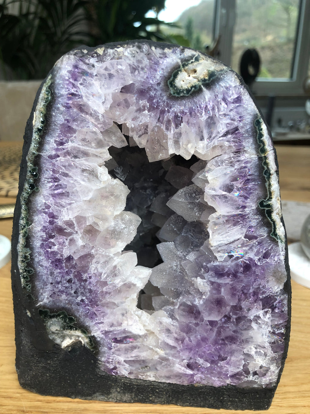 Amethyst Kathedrale mit Zuckerüberzug und Petroleum Quarz
