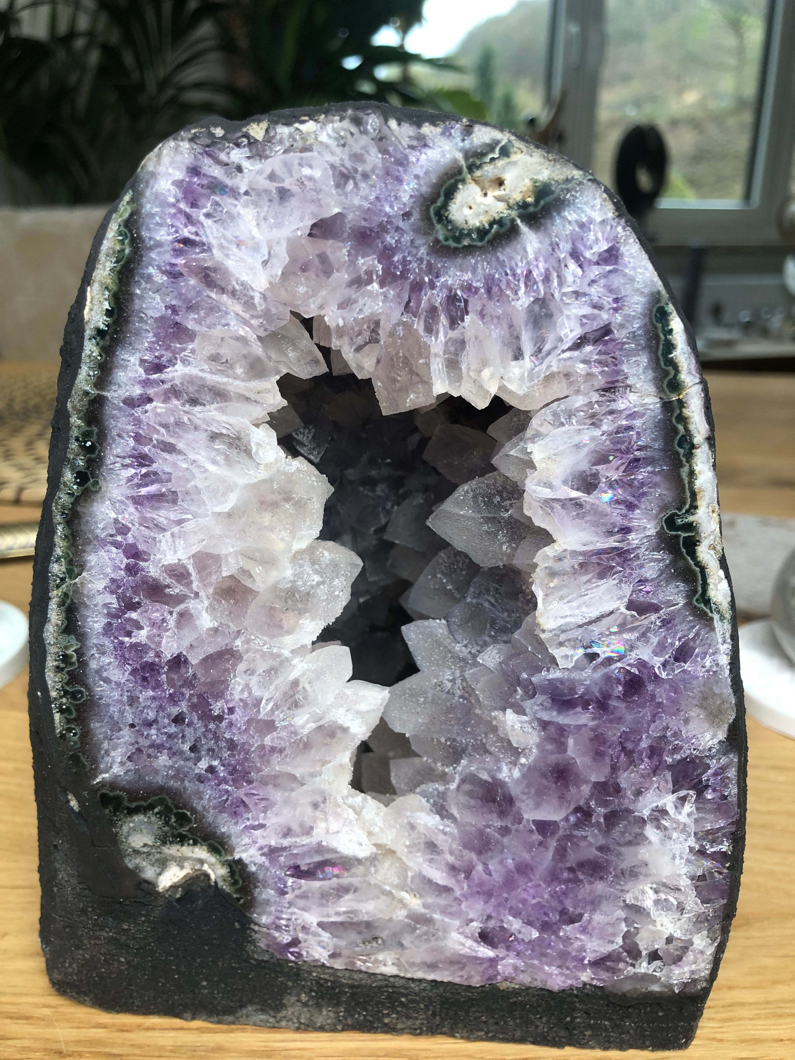 Amethyst Kathedrale mit Zuckerüberzug und Petroleum Quarz