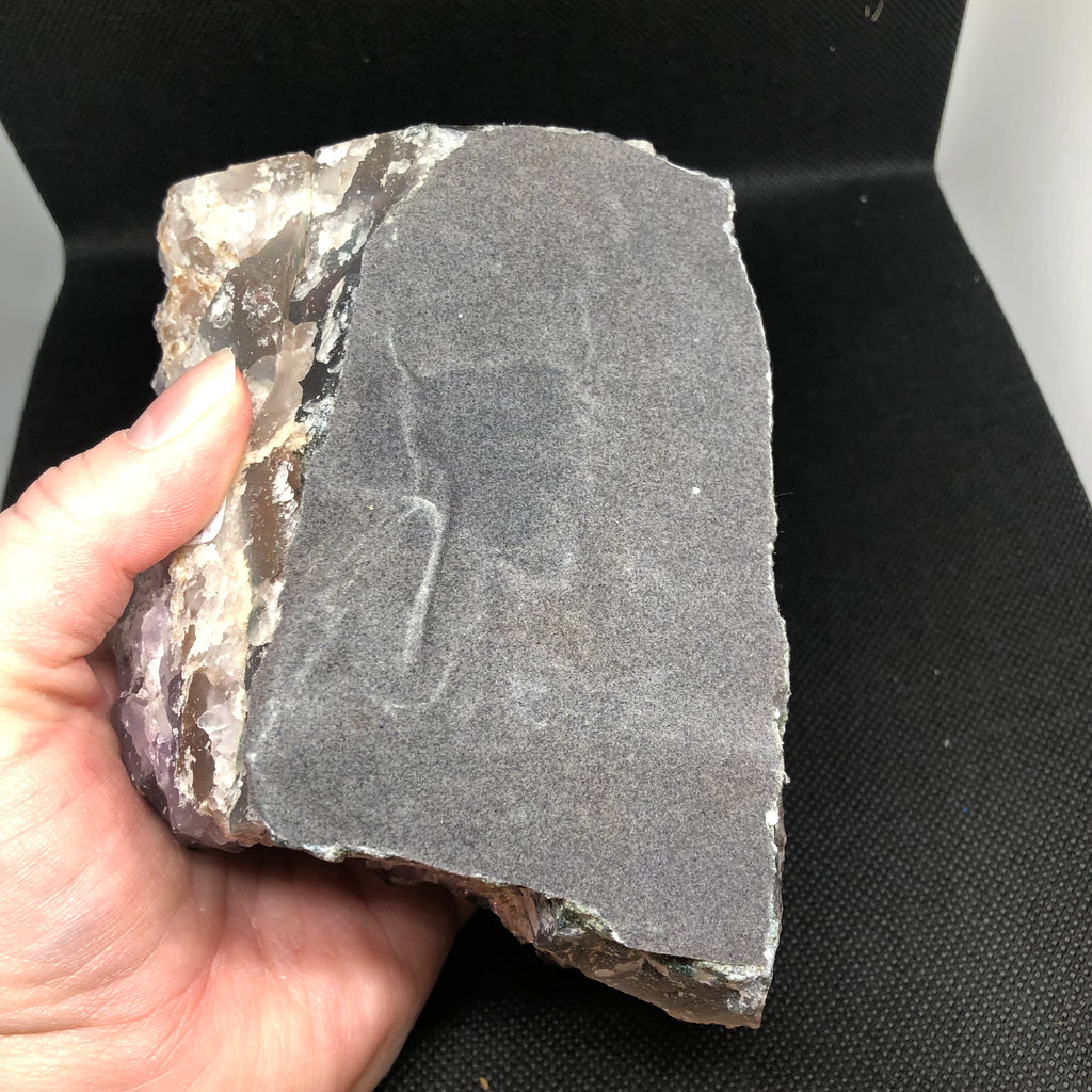 Amethyst Teelichthalter mit Clacitformation und Regenbögen